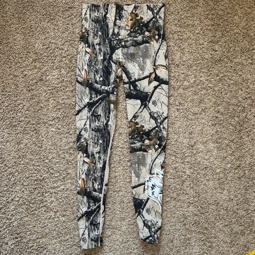 Darc Sport Cherry Blossom Woodland Camo Seamless Leggings – Small - Picture 3 of 5